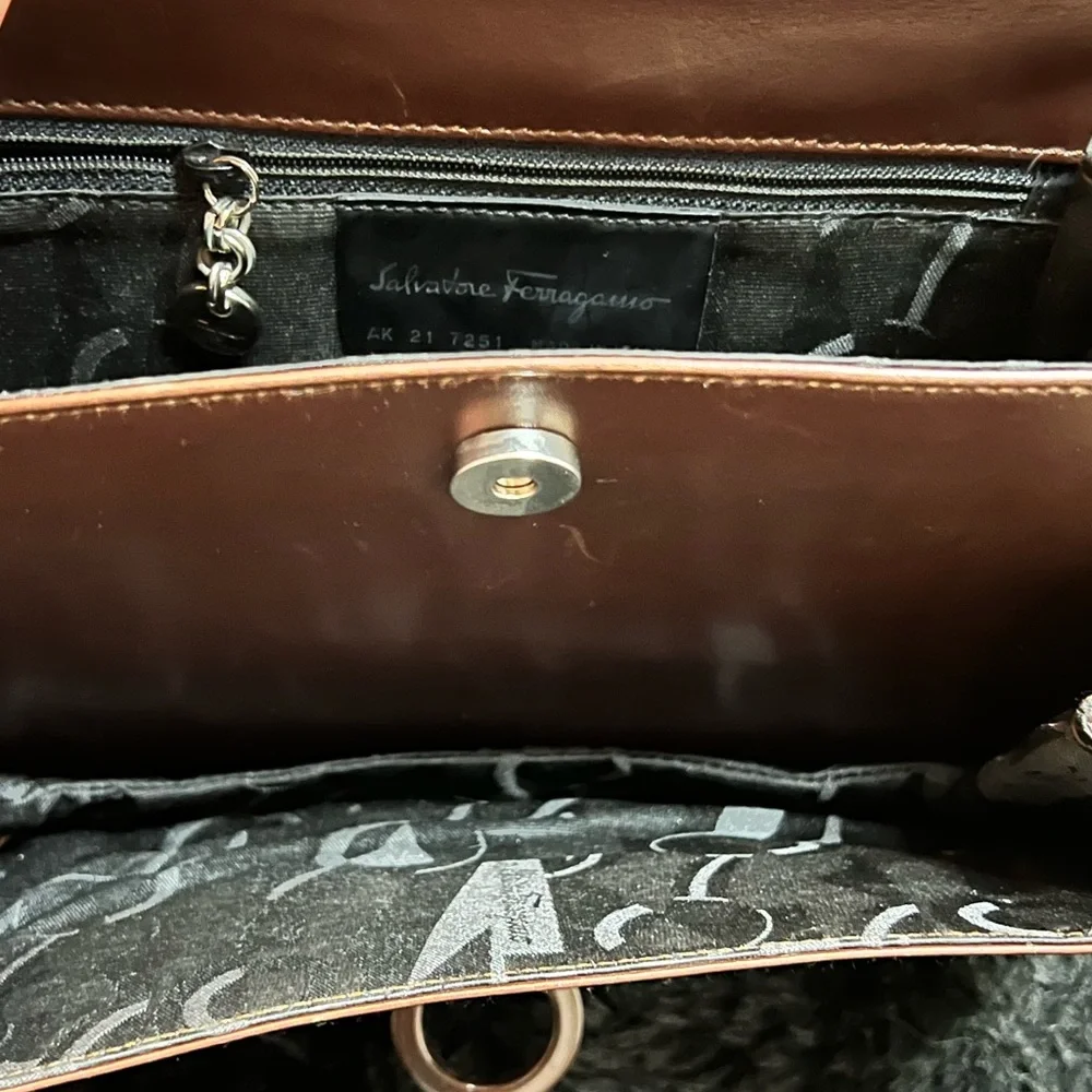 🌟FINAL🌟 1980s Vintage Ferragamo Heavy Brown Leather Shoulder Bag. - Picture 10 of 14
